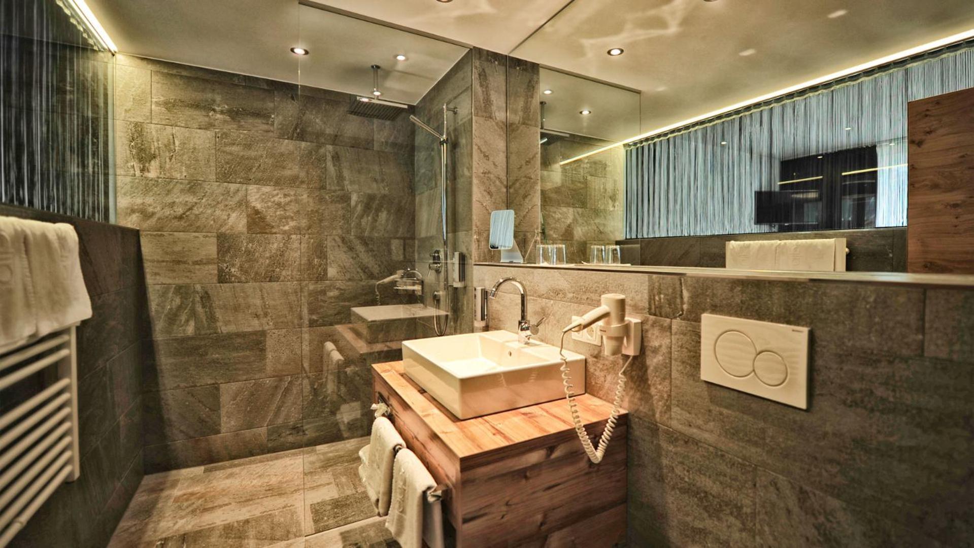 Alps Lodge Hotel 3*